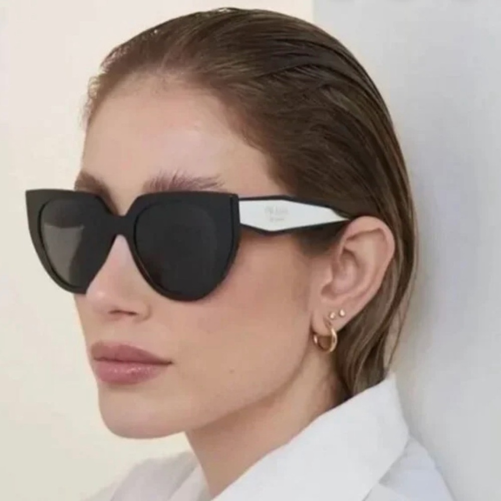 Prada SPR14W  cat eye Sunglasses